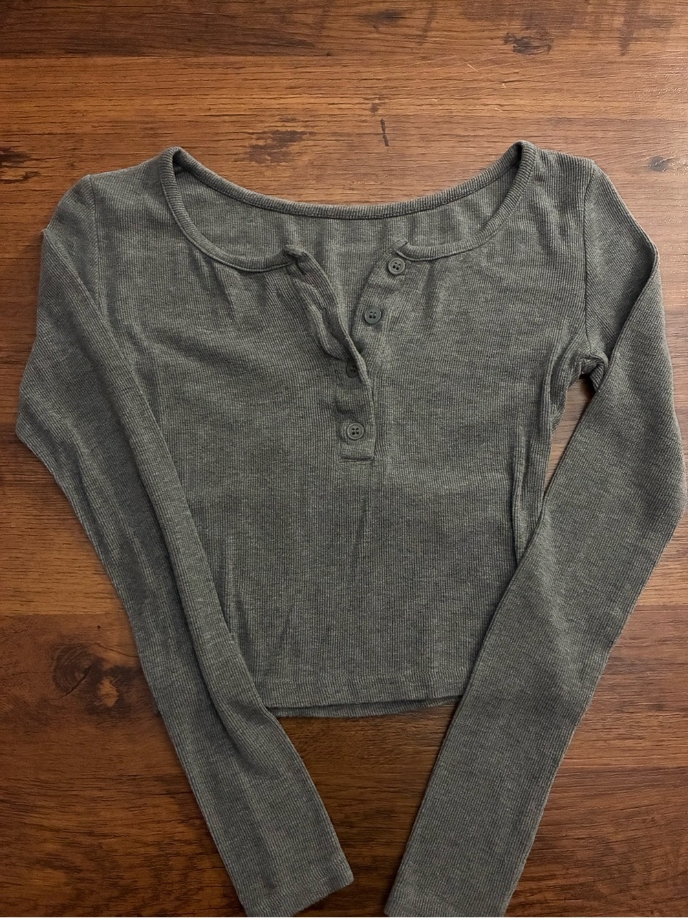 H&M Olive Gray Ribbed Henley Long Sleeve Crop Top